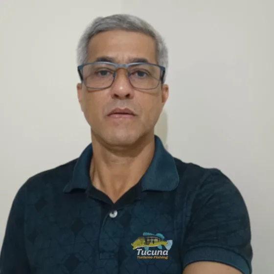 Irineu, responsável pelo atendimento, pelo design e pela fotografia na Moriah Digital